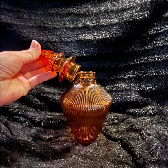 Vintage amber MCM decanter ribbed - Picture 3 of 8